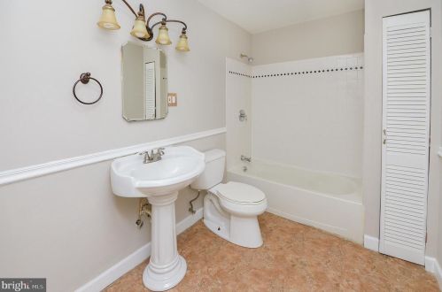 6024 Pleasant Ave, Camden NJ 08110-3537 exterior