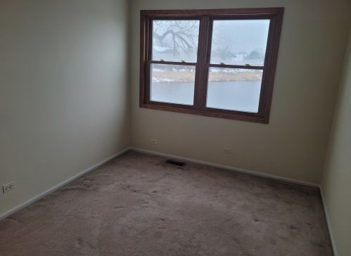 1418 Walnut Cir, Carol Stream IL  60188-9073 exterior