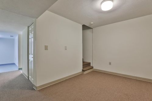 38 Scottsdale Dr, Hudson NH  03051-3750 exterior