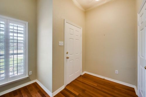 1525 Creekstone Ct, Fort Worth TX  76112-4639 exterior