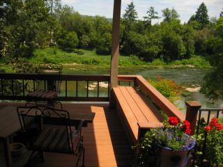 275 Oriole Dr, Roseburg, OR 97471-2568