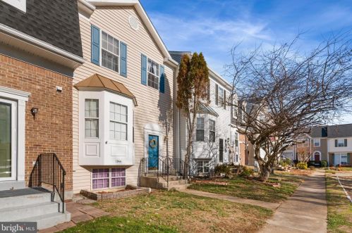 1944 Wicklow Ct, Woodbridge, VA 22191-3459