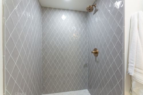 5812 Carbeck Dr, Huntington Beach CA  92648-1009 exterior