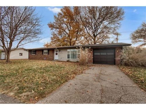 2 Place Royale, Collinsville, IL 62234-1841