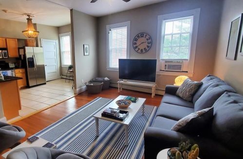 108 Broadway, Middletown, RI 02840-2750