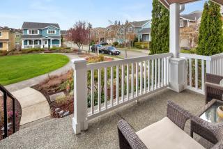 2580 Iverson Ln, Bellevue, WA 98029-7336
