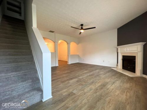 6082 Centennial Run, Atlanta, GA 30349-8622