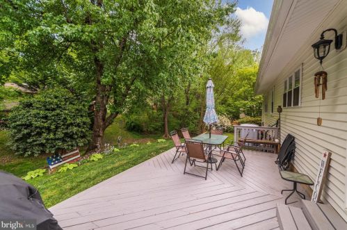 7219 Willow Oak Pl, Springfield VA  22153-1543 exterior