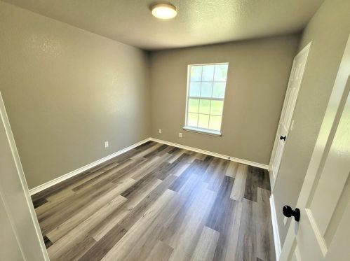 200 Locust, Angleton TX 77515-4339 exterior