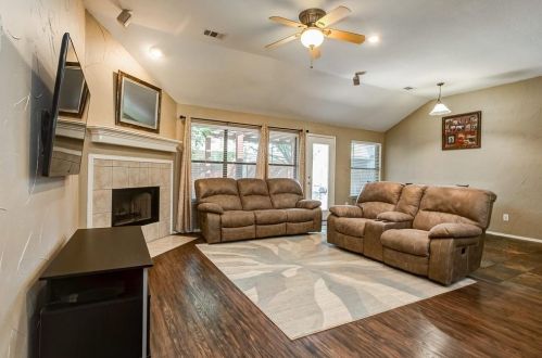 644 Cranbrook Dr, Fort Worth TX  76131-4237 exterior