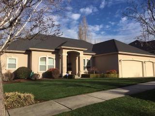 4113 Hemlock Dr, Medford, OR 97504-9605