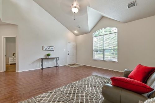 728 Sampson, Uhland TX  78640-5789 exterior