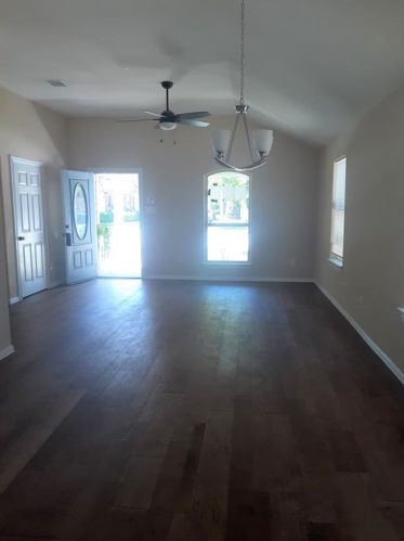 124 Glenmore St, Irving TX  exterior