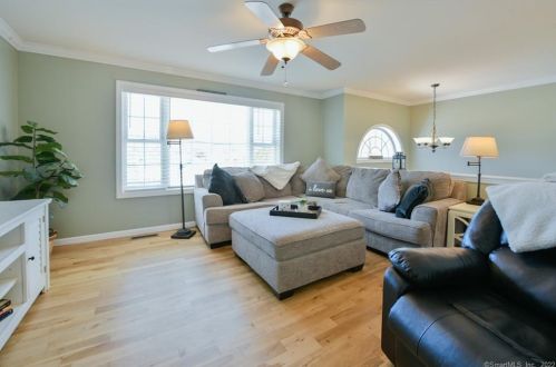 60 White Oak Ln, Waterbury, CT 06705-1835