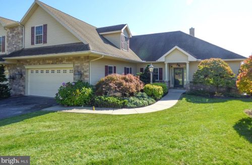 1790 Stone Hill Dr, York, PA 17402-7821