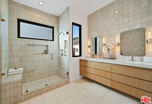 4849 Stern Ave, Van Nuys CA  91423-1923 exterior