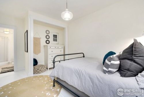 1227 Cres Dr, Fort Collins CO 80526-2917 exterior