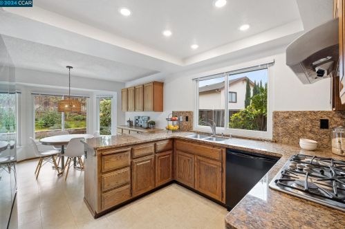 404 Saddlebrook Ln, Concord CA  94523-1614 exterior