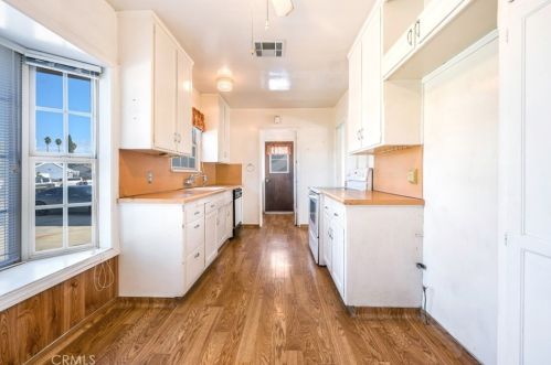 5122 Ivanhoe Ave, Riverside, CA 92503-2922