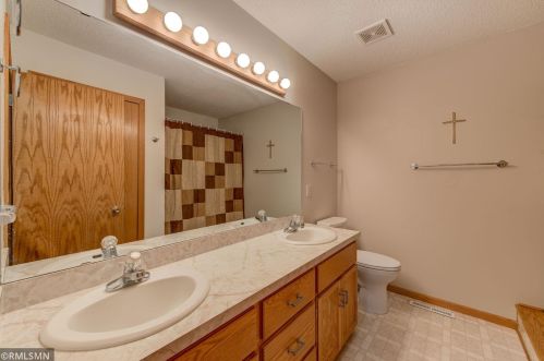 1090 Heather Dr, Saint Paul MN  55129-8573 exterior