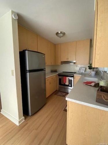 831 Ala Lilikoi St, Honolulu HI  32376-2428 exterior