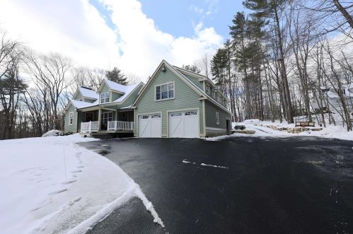124 Pond View Dr, Auburn, NH 03032-3545