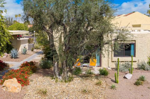 2312 Los Patos Dr, Palm Springs, CA 92264-6043