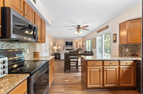 12110 Foxpoint Dr, Hazelwood, MO 63043-2108