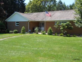 1905 Bates Dr, Johnstown, PA 15905-1718