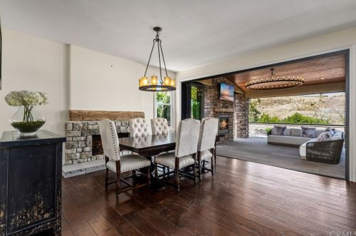 943 Creekview Ln, Anaheim, CA 92808-1444