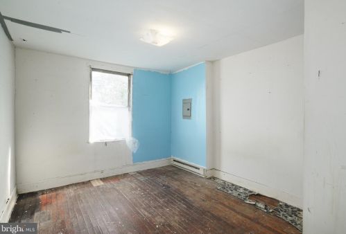 4147 8th St, Philadelphia, PA 19140-2201