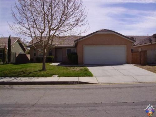 44828 Fenhold St, Lancaster CA  93535-1124 exterior