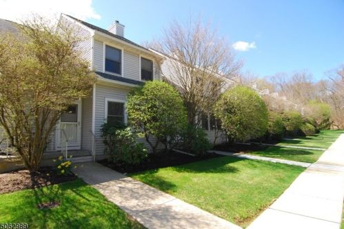 302 Carnegie Ct, Hackettstown, NJ 07840-1638