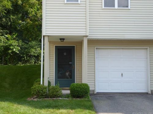 12 Walnut St, Cheshire, CT 06410-2826