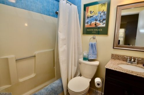 20 Green Heron Dr, Hackettstown NJ  07840-3300 exterior