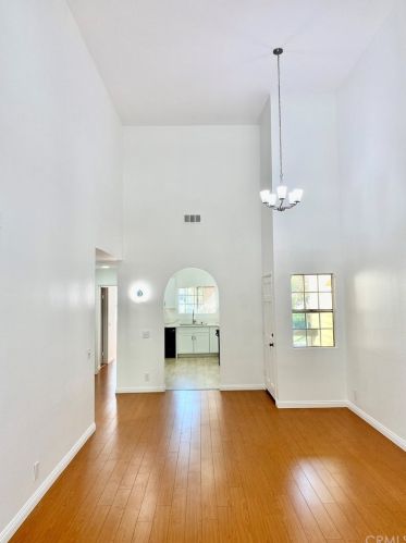3640 Bear St, Santa Ana, CA 92704-7287