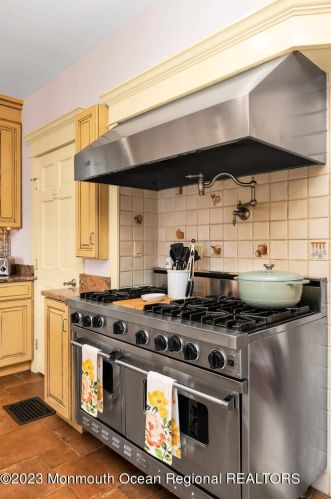 35 Leroy Pl, Tinton Falls NJ  07701-1712 exterior