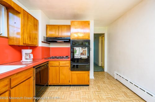 176 Hudson Ave, Tinton Falls NJ 07701-2140 exterior