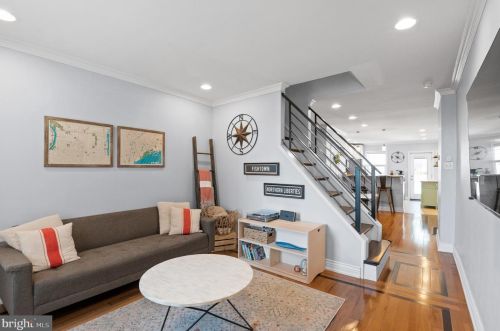 1030 Eyre St, Philadelphia, PA 19125-4212