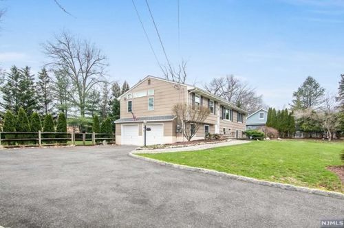 23 Hamilton St, Allendale, NJ 07401-1201