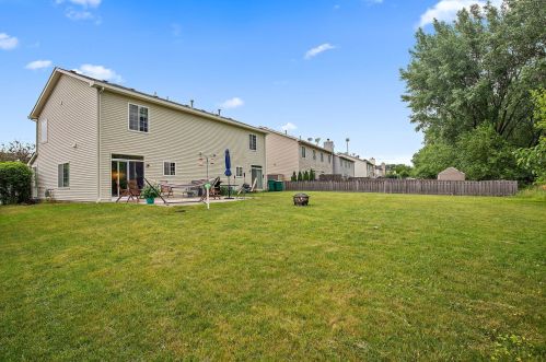 1661 Cameron Dr, Pingree Grove IL  60140-9074 exterior