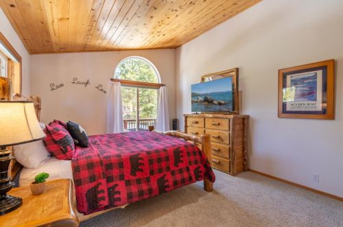 13610 Hillside Dr, Truckee CA  96161-6867 exterior