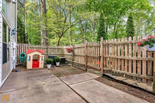 302 Brandywine Cir, Atlanta GA  30350-2002 exterior