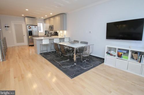 703 17th St, Philadelphia PA  19130-2801 exterior