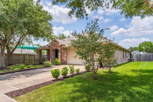 5313 Caprock Dr, Pearland, TX 77584-1441