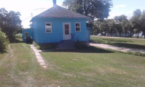 317 Mckinley Ave, Goodrich, ND 58444-4401