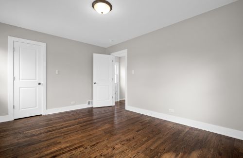 8035 Osceola Ave, Niles IL  60714-2945 exterior