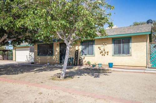 40504 179th St, Lancaster, CA 93535-7536