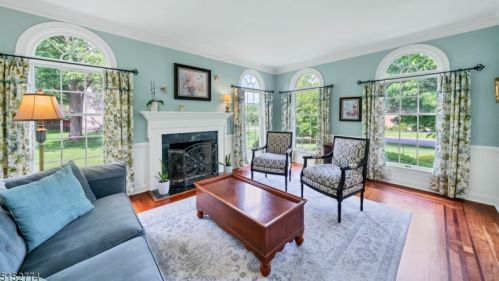 5 Cedar Tree Ln, Chester, NJ 07930-2218