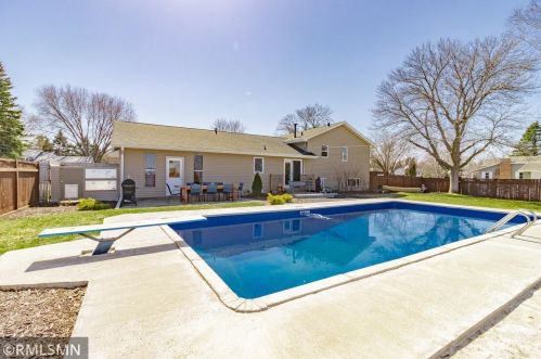 831 Jonathan Dr, Saint Paul, MN 55124-7158